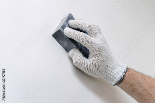 Принти на полотні Plasterer smoothing out wall with sandpaper
