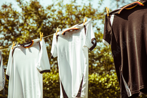 Fussball Wm Konzept (fussball trikot auf wäscheleine) photo