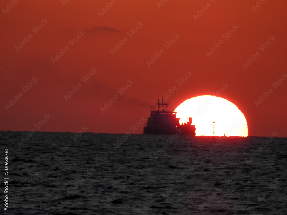 Obraz premium Tankers - Ships- Sunsets