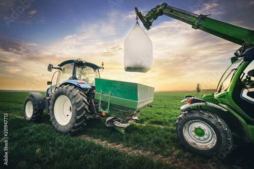 sequence of work of machinery for transporting fertilizers in the field in the spring