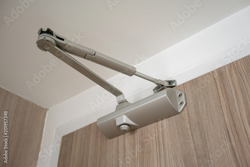 Automatic hydraulic device, leaver hinge door closer holder. photo