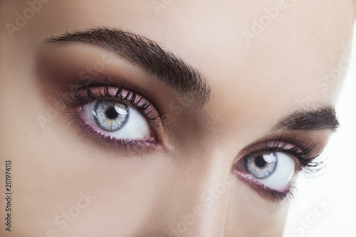 Occhi azzurri con trucco photo