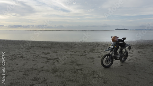 Fototapeta Naklejka Na Ścianę i Meble -  motorcycle on beach and near ocean. adventure style.