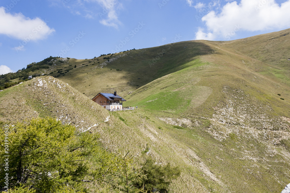 Una veduta dalle cime del Monte Bondone, Trentino, Italia 

