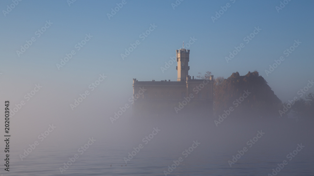 Schloss Monfort im Nebel
