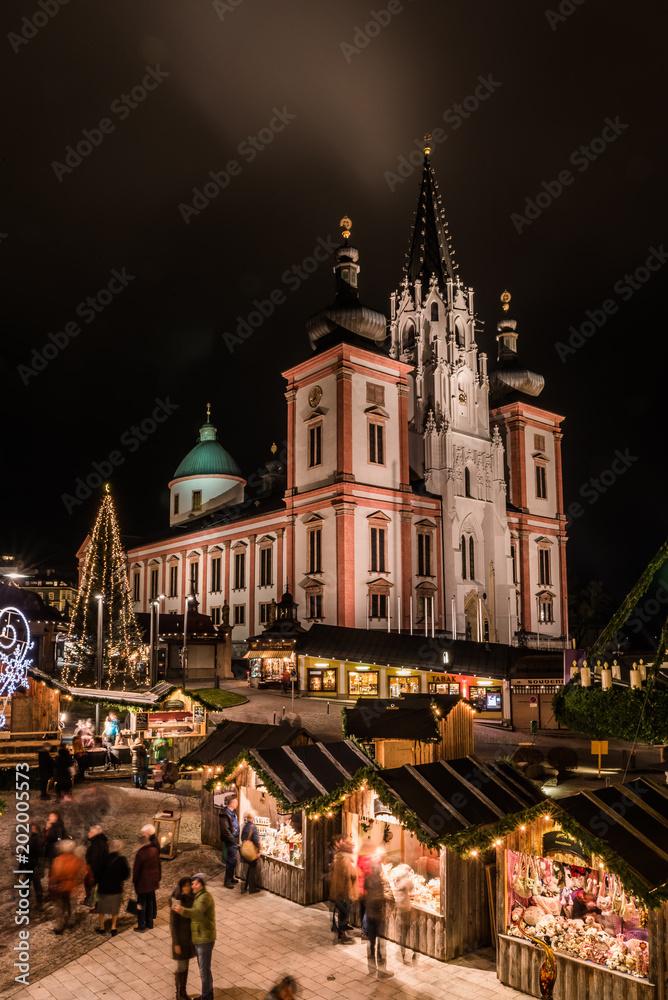 Basilika Mariazell mit Adventmarkt (A)