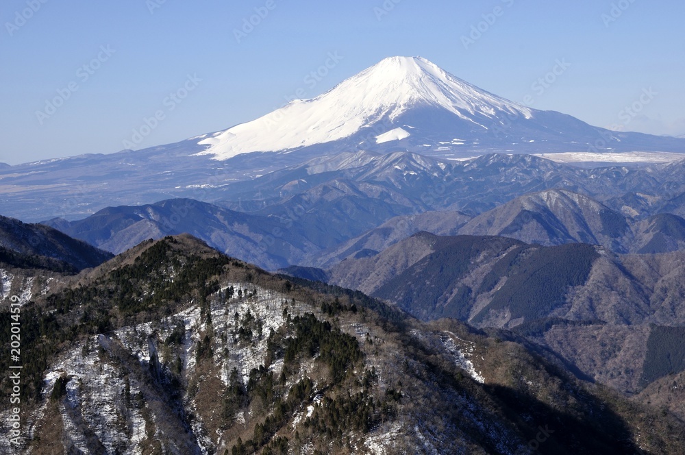 鍋割山から雪化粧の富士山