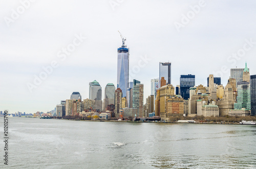 New York City, Skyline view from hudson, cloudy day © Bildgigant