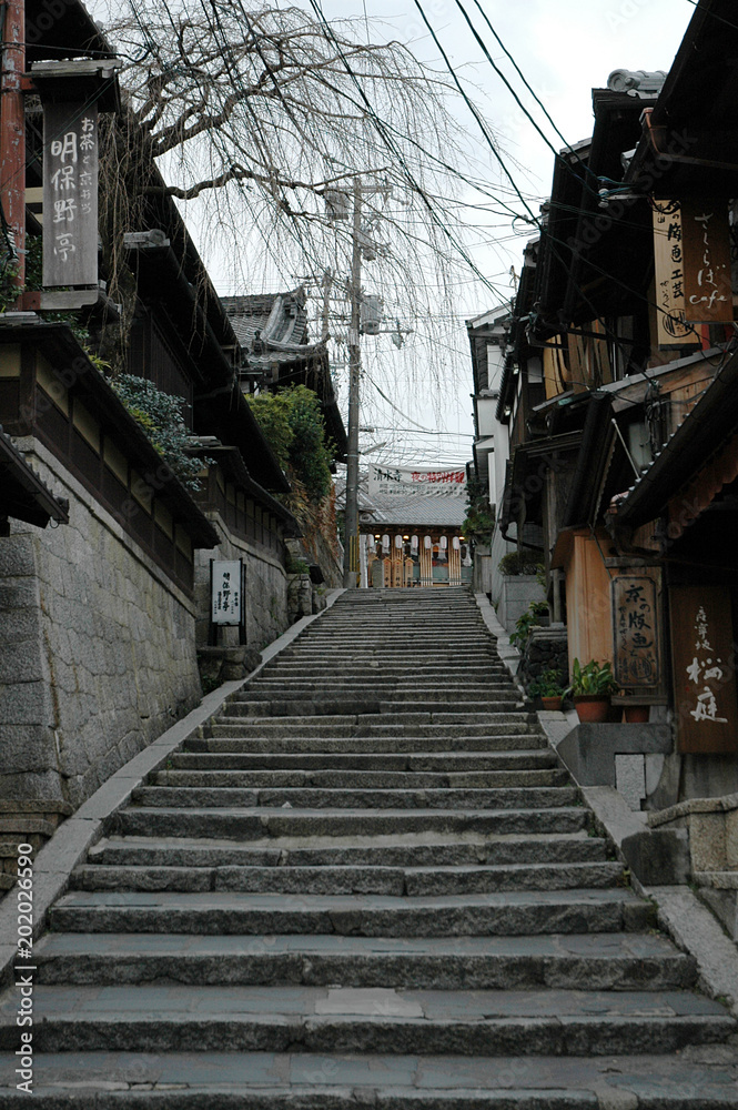 the Sannenzaka slope at Higashiyama-KYOTO / 京都東山の三年坂(参寧坂)