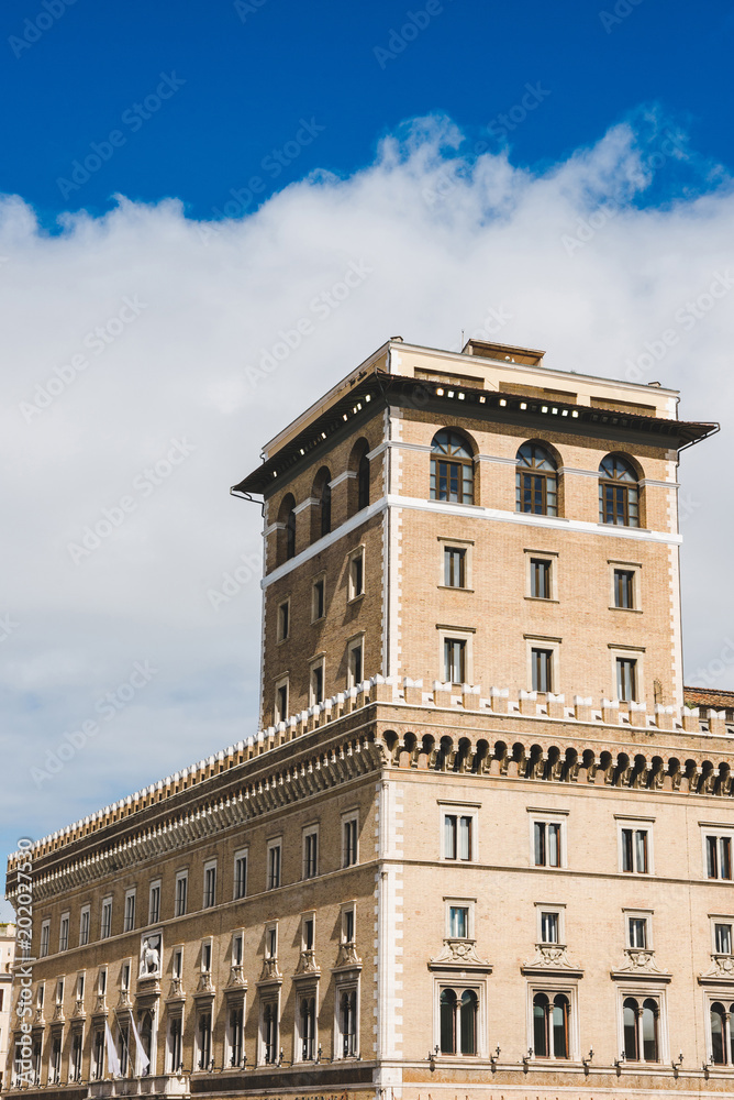 Obraz premium scenic shot of beautiful Palazzo Venezia on Piazza Venezia (Venezia Square), Rome, Italy