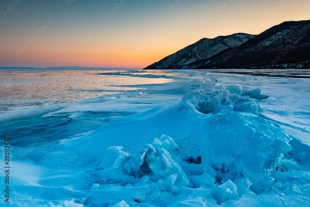 Zachód słońca, Jezioro Bajkał. - obrazy, fototapety, plakaty 