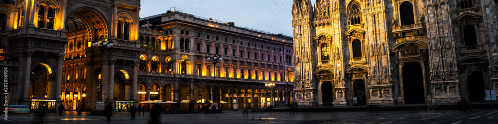Obraz premium Cathedral of Milan, Italy at sunrise - famous landmark in the city