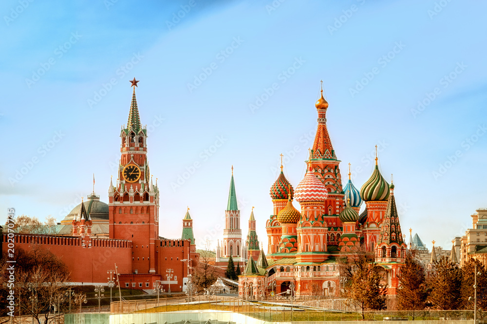 Moscow Kremlin and St Basil's Cathedral on the Red Square in Moscow, Russia. - obrazy, fototapety, plakaty 