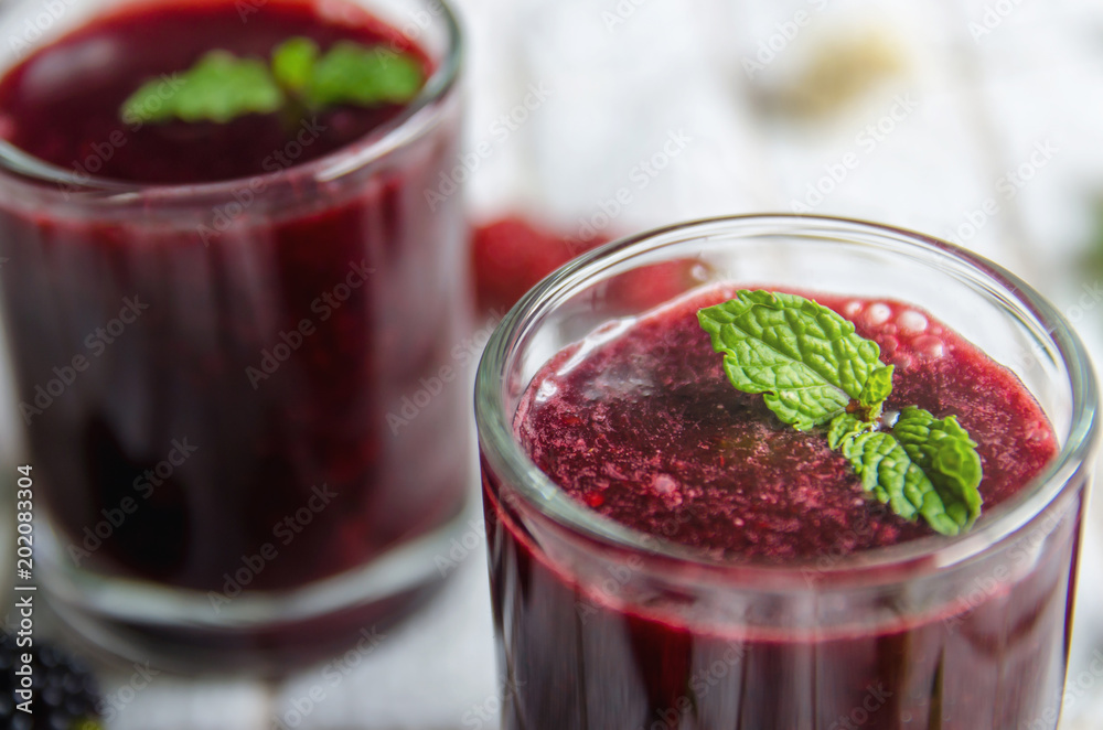 Mulberry juice and mulberry fruit, Fresh berry fruit and berry smoothies with mint Mulberry juice and mulberry fruit, Fresh berry fruit and berry smoothies with mint