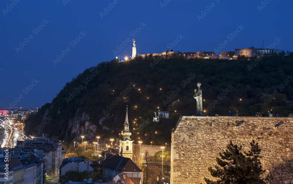Obraz premium View of Budapest and the Danube river from Gellert hill