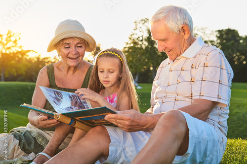 Принти на полотні People looking through photo album