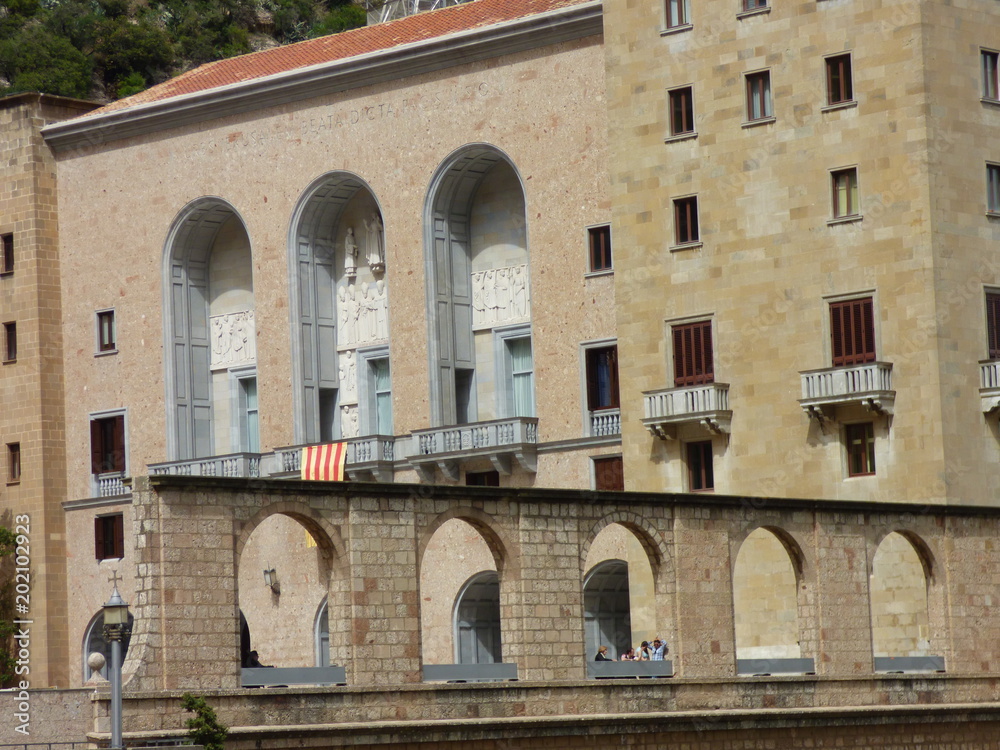 Fototapeta premium Montserrat, monasterio y montaña cercana a Barcelona en Cataluña (España)