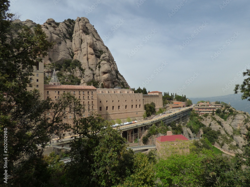 Montserrat, monasterio y montaña cercana a Barcelona en Cataluña (España) Montserrat, monasterio y montaña cercana a Barcelona en Cataluña (España)