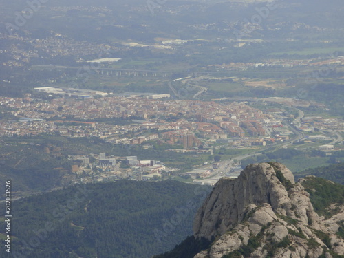 Paisaje de Montserrat, montaña y monasterio cercano a Barcelona en Cataluña (España)