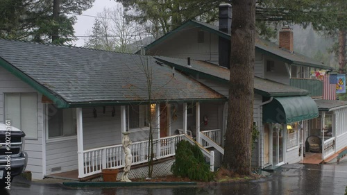 Right pan over innkeeper's house and motel office near Grants Pass, Oregon