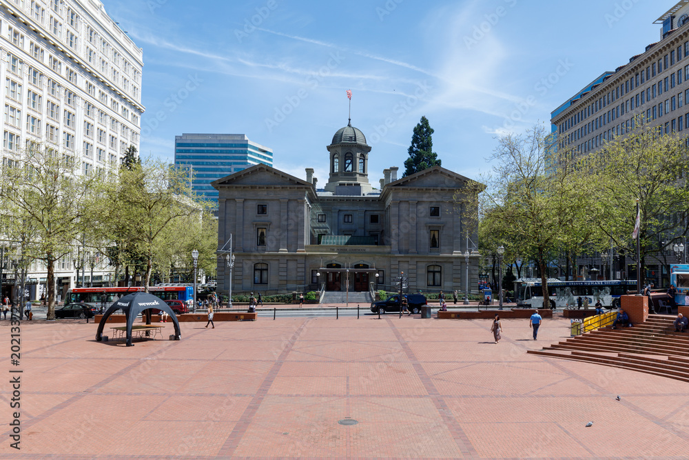Naklejka premium Scenery of Pioneer Courthouse in Portland Pioneer Square