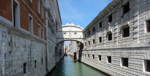 Venezia - il ponte dei Sospiri © provenza
