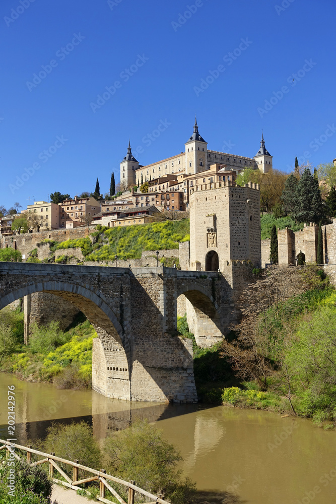 Obraz premium Toledo, Alcántara Brücke (Puente de Alcántara), Spanien
