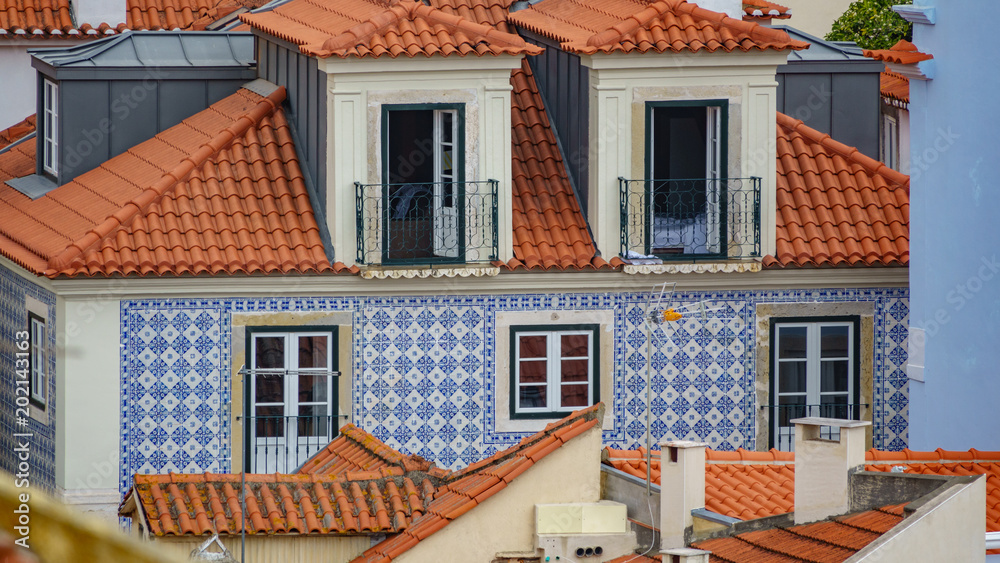 Obraz premium Lisbon typical tile facade