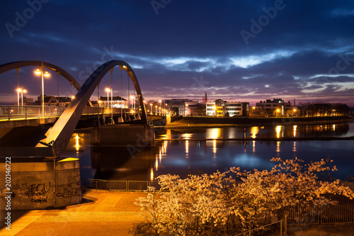 Obraz na płótnie Border on bridge between Germany and Poland, view from Frankfurt Oder to Slubice city on evening w salonie