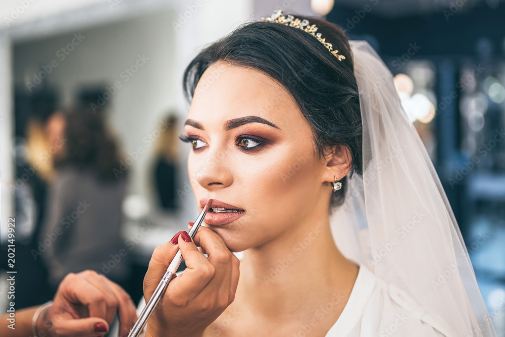Pretty  bride on makeup before wediing - obrazy, fototapety, plakaty 