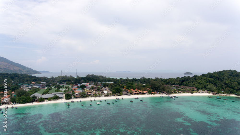 Bird’s eye view of tropical beach with crystal clear turquoise water on Thai island, pattaya beach,Koh Lipe
