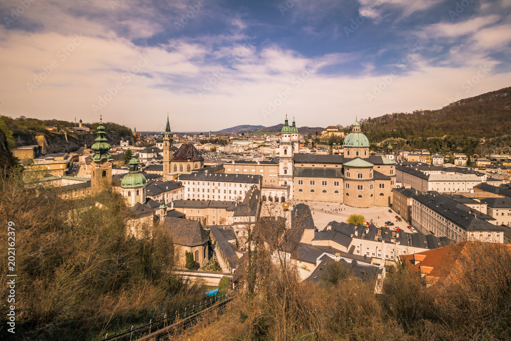 Aussicht auf die Stadt Salzburg von der Festung Hohensalzburg in Österreich