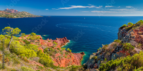 Das Esterel-Gebirge in der Nähe von Fréjus