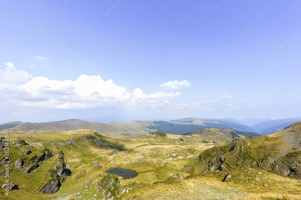 Obraz premium Daylight picturesque view to rocky mountains