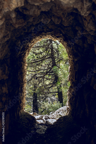 Foto realizada dentro de un tunel en Cumbres Verdes, Granada © jcserrano
