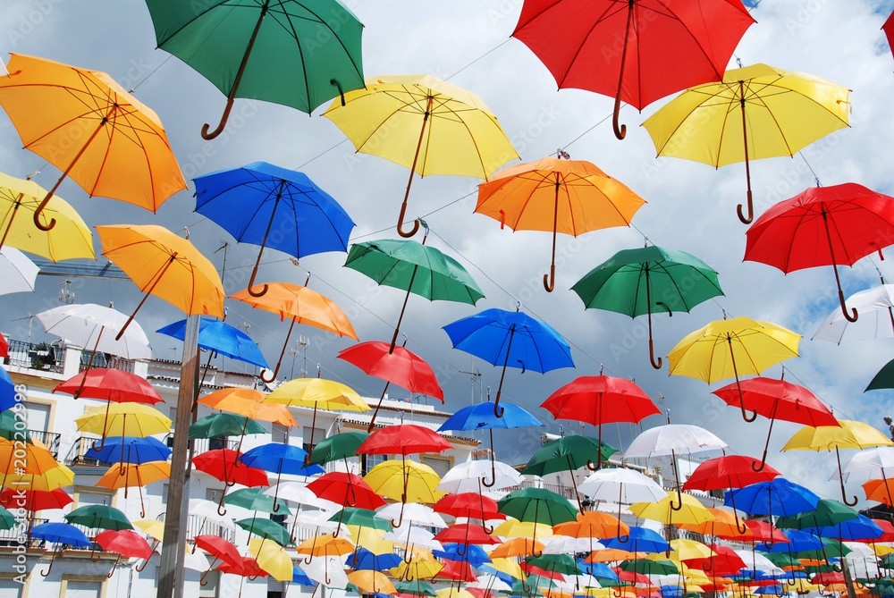 Paraguas de colores en Torrox, Málaga