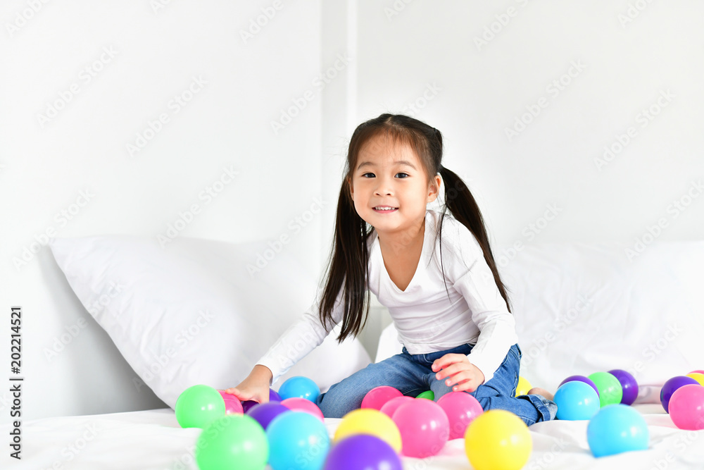 Parents and children are playing ball happily. Parents and children are playing ball happily.