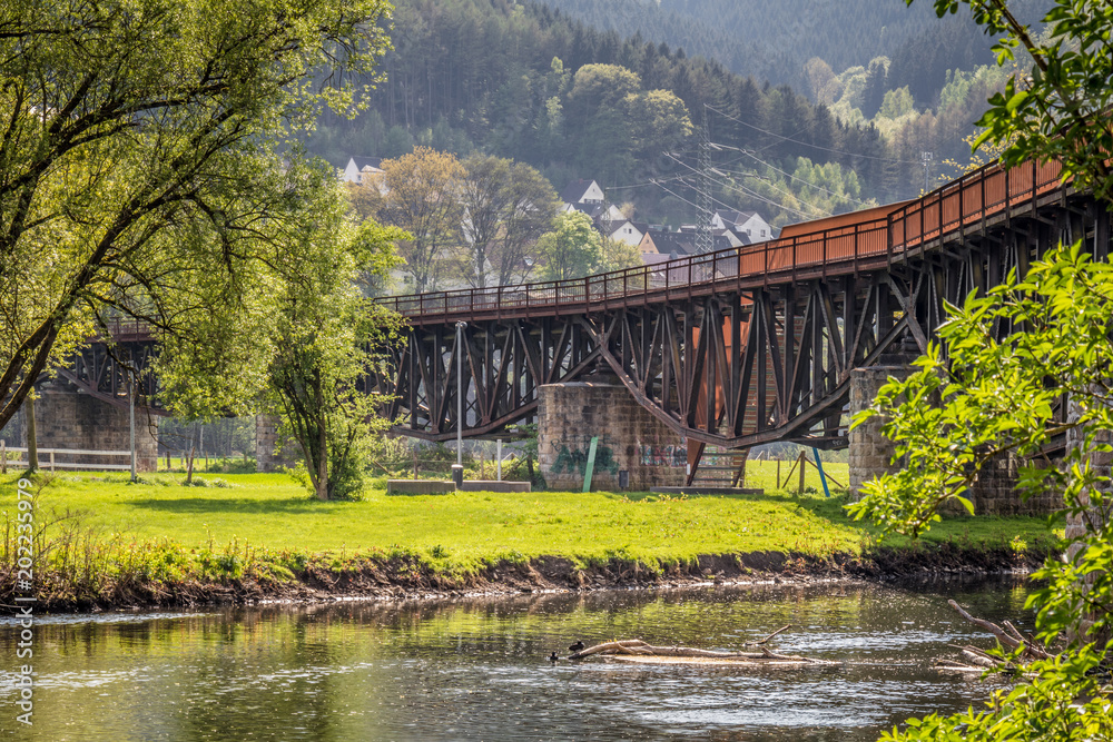 Fototapeta premium Fischbauchbrücke in Plettenberg