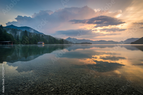 Morgendämmerung am Walchensee in den Alpen in Deutschland photo