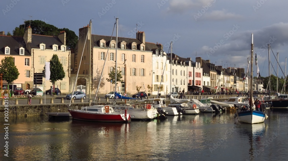 Port de plaisance de Vannes, en Bretagne, avec des voiliers (France)