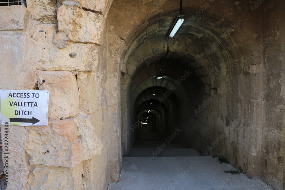 Obraz premium Tunnel to Valletta Ditch, Malta