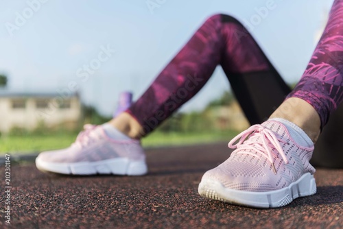 girl runner in pink shoes close up