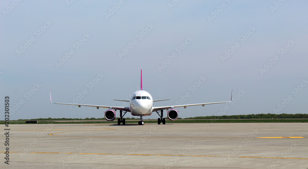 Fototapeta premium Front airplanes in the airport