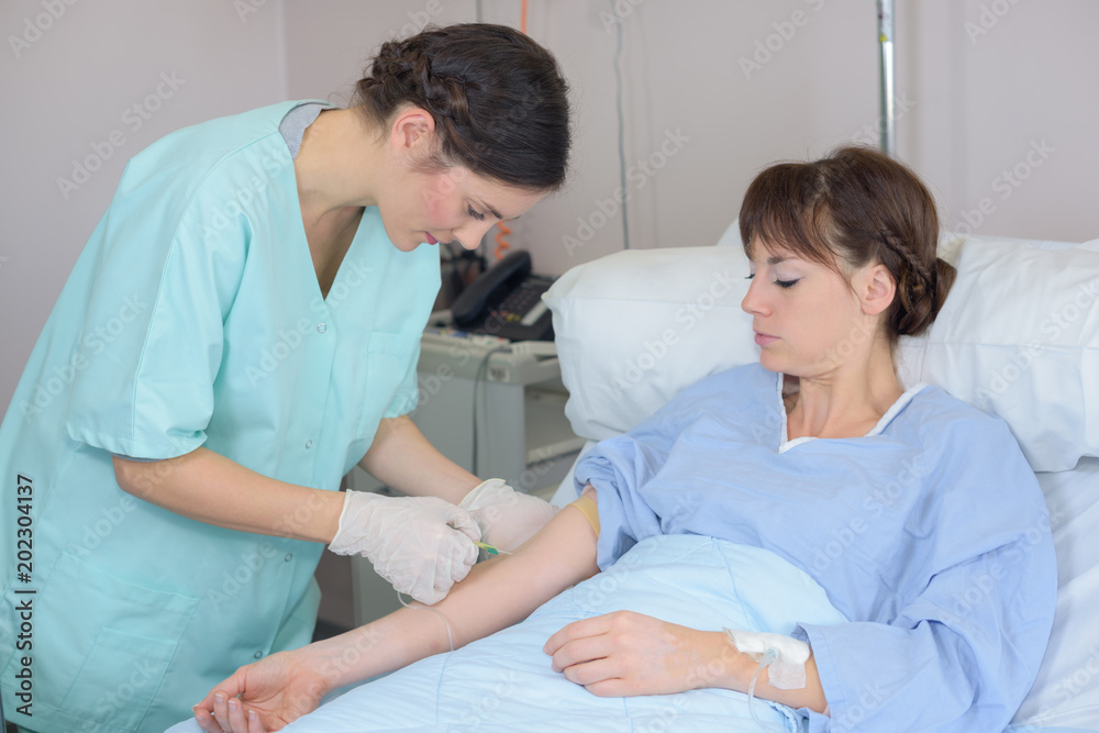 Fototapeta premium Nurse finding patient's vein