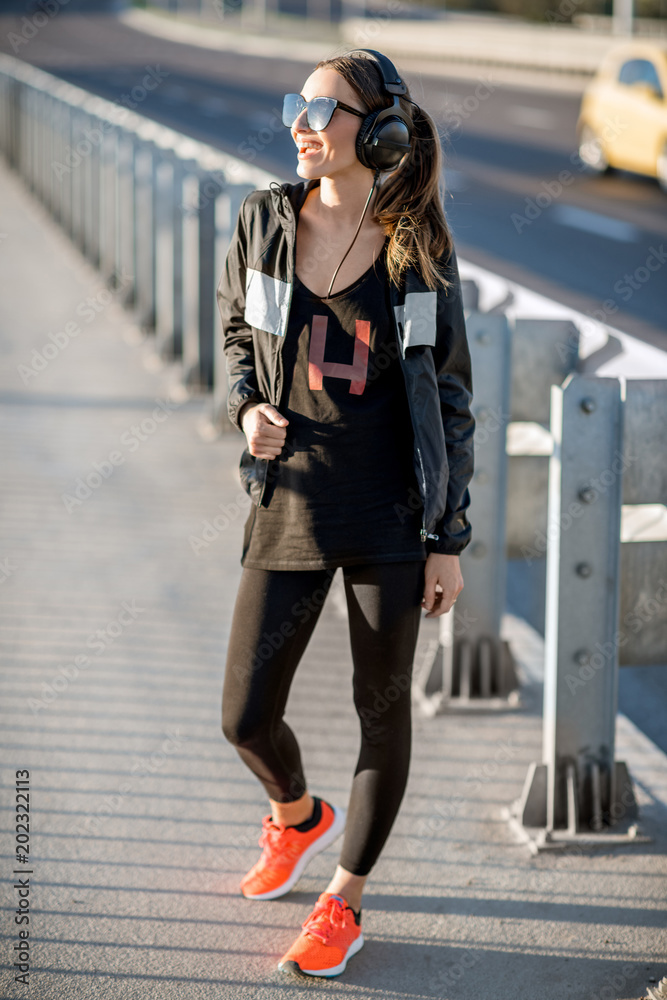 Obraz premium Sports woman portrait outdoors