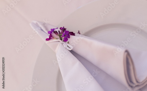 napkin plate white decorated restaurant table
