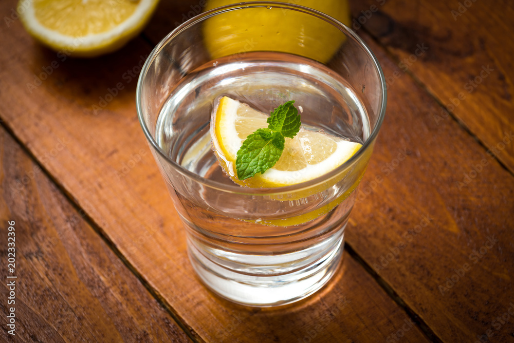 Lemonade with fresh lemon on wooden background
Lemonade with fresh lemon on wooden background