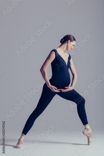 Fototapeta Naklejka Na Ścianę i Meble -  Young beautiful ballerina is posing in studio