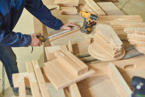 wood carpenter workman