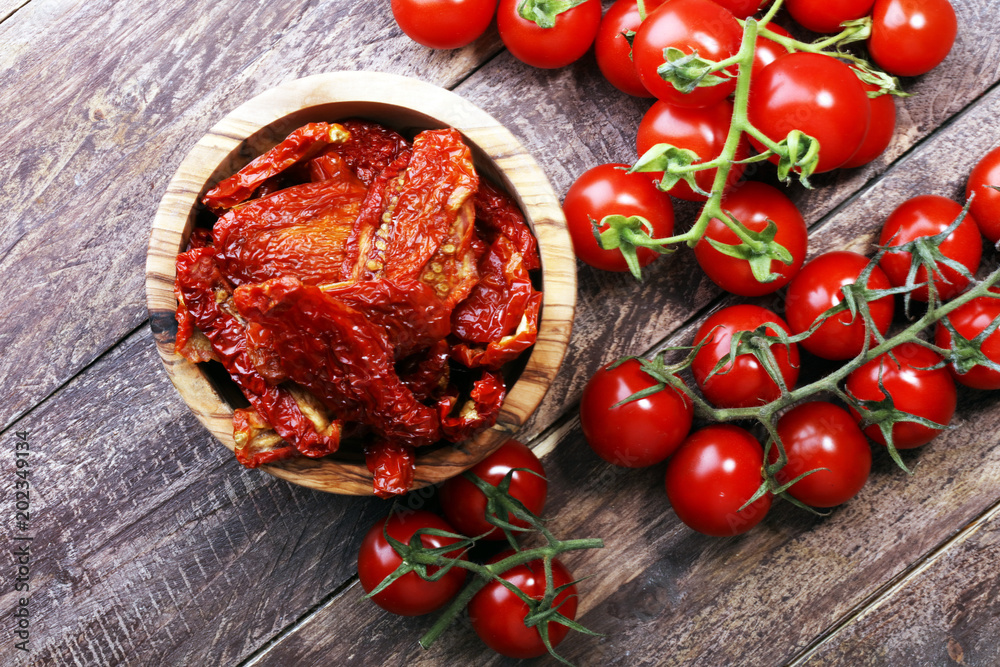 Fotografie Sun dried tomatoes. tomato halves sun-dried.